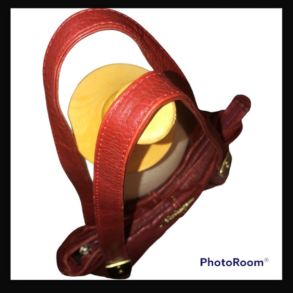 Hidesign Gen Leather Lrg Red Shoulder Bag w/gld hardware Good Preloved Condition - Picture 6 of 15